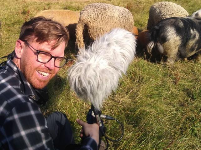 Bienveillance paysanne Oliver Dickinson en tournage 4 3 1800 480