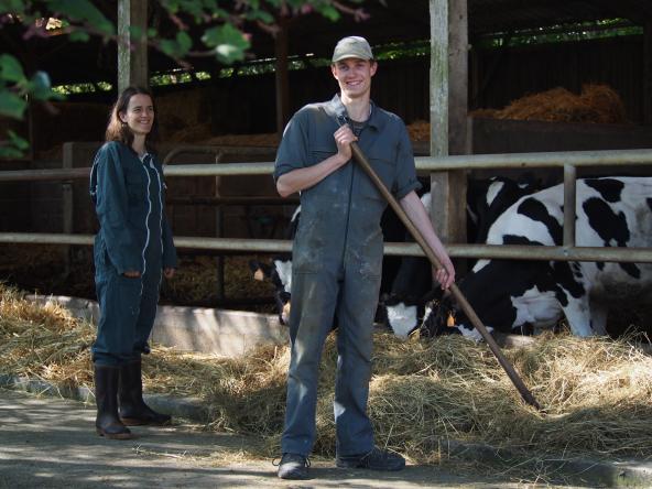 2 jeunes test elevage bovins 1332 444